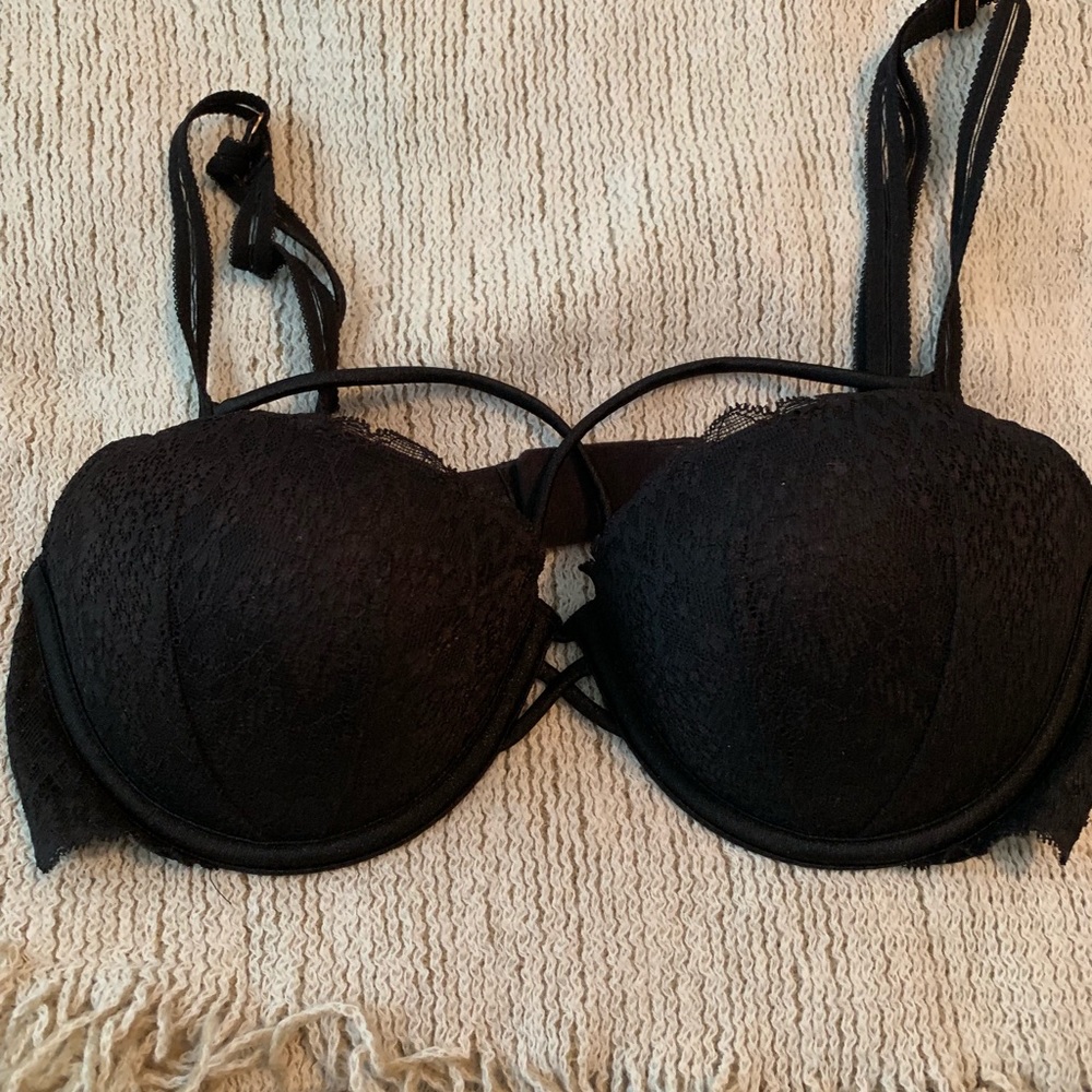 VICTORIA’S SECRET PADDED BLACK BRA